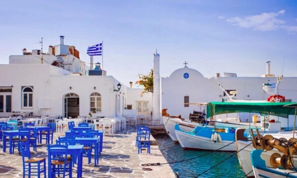 Γιατί τα νησιώτικα σπίτια είναι βαμμένα σε λευκό και μπλε χρώμα;